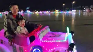 em bé chơi xe điện | Xe điện đồ chơi | Xe điện đẹp quá