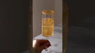New years eve idea: golden mimosa (with edible glitter of course) ✨🥂