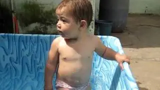 livia na piscina