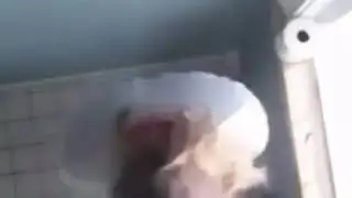 МУЖИКА ПОЙМАЛИ В ТУАЛЕТЕ ЗА ДР....