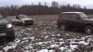 Саня прилип в поле