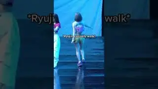 When Ryujin noticed the fan at the back😭 Look at the fan reaction 