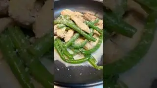 One Pan Dinner Recipes (KETO LOW CARB CHICKEN & GREEN BEAN MUSHROOM SKILLET)