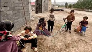 Tayyiba's determination to build a farm. Azadeh's longing for her father Ghadir.