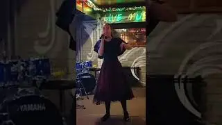 Чёртову дюжину детишек растила дома матушка моя 😁
