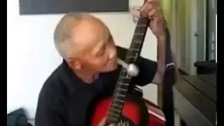 Гитара и ложка творят чудеса.