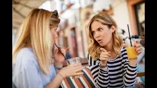 Что о вас говорит ваша сестра? Как за вашей спиной она вас обсуждает? Таро гадание на 3 позиции.