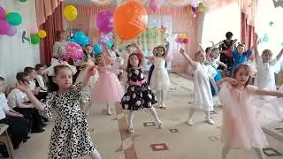 Повзрослели сегодня девчёнки в саду.Вальс в детском саду.