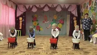 Танец: "Мамины помощники"