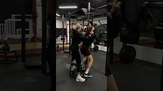 Моя поддержка, мой тренер                                        #gym #качалка #тренер #жиза #couch