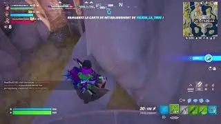 Fille Joue Live en direct a Fortnite