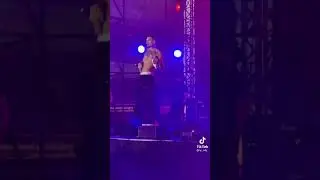 Morghenstern la concert bea alcool . Моргенштерн на концерте в Кишиневе дегустирует алкоголь