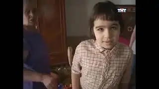 первое что я увидел в этом доме,нарисованный на стене логотип канала 