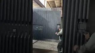 1000 кг. одной рукой.