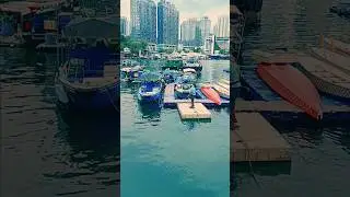 Boatnik pulls the rope /水上人拉纜
