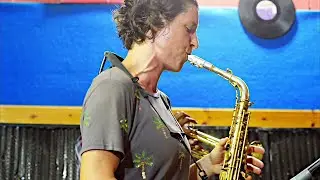 CONNY SCHNEIDER EN JAM SESSION Derrière la maison