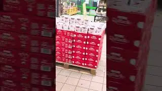 вот в таком состоянии магазин пятёрочка, как объяснил админ, рабочие хотят оплату сразу на руки.