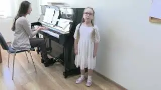 Кодемаскина Виктория,  «Птичка на ветке»