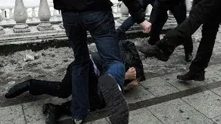 Kiçik qızı qaçırmaq istəyən oğlanı şil-küt etdilər