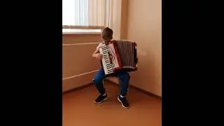 М Качурбина "Мишка с куклою танцуют полечку" Исполняет Христофоров Глеб. 8 лет.