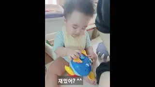 꼬꼬아줌마 목소리가 재밌니? ㅎㅎ 
