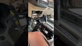 Cómo funciona el seguro de la palanca de cambios en carro automático