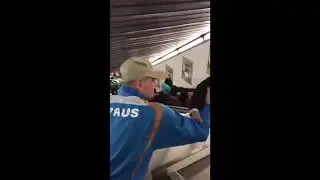Прикол! Нереально быстрый ескалатор! Люди вежжат! Ржака жесть!
