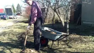 Как проще убрать газон