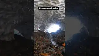 Внутри одного из ледников Адалла-Шухгельмеэр. Вот так и образуются горные речушки.
