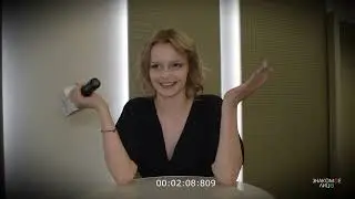 Интервьюер за кадром
