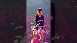 jennie showering the security with confetti😭