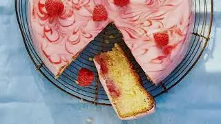 Recette de quatre-quarts surprise aux framboises | regal.fr