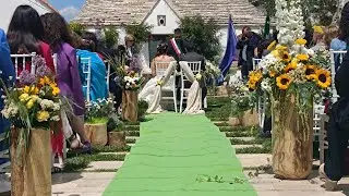 Rito, aperitivo, pranzo, torta e tanto ballo al matrimonio con Lillo Strillo a Masseria Bonelli