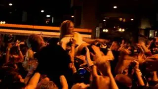 BOSTON BRUINS CHICKS CROWD SURF CELEBRATION!!!!!!!