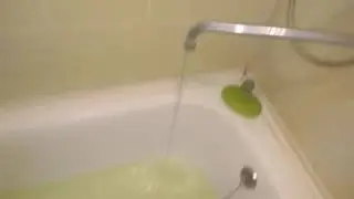 Зелёная платная горячая вода.
