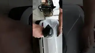 Выпрямляем бампер с помощью фена