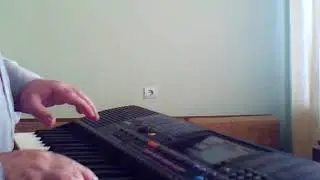 В белом платье с пояском.(Мелодия)..Сыграна на синтезаторе: Yamaha psr-220..