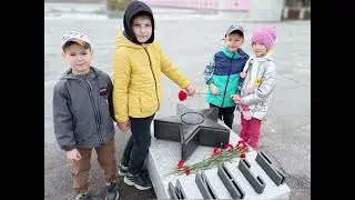 "Этих дней не смолкнет мгла"