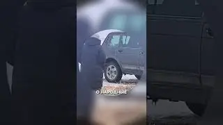A Man Filmed the Head of the District Giving Orders to the Cops Not to Let Residents onto Their Land