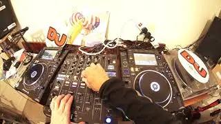SIMPLE MOBILE DJ MIXING TRANSITIONS WITHOUT THE USE OF THE PITCH FADER