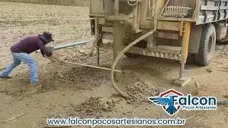 Falcon Poços artesianos | Primeiras gotas de agua.