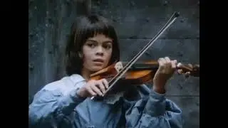 Мальчик и великий скрипач играют на улице