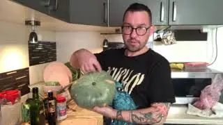 Курица в тыквенном горшочке