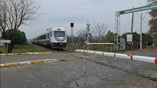 İZMİR-NAZİLLİ TRENİ KIZILCAPINAR BARİYERLERİNDEN GEÇİŞ...