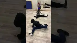Как делать движение волчок кручение на спине