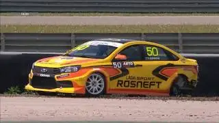 У гоночной Lada Vesta на полном ходу отлетает колесо