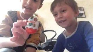 Kinder Surprise Angry Birds. David and Daniel.