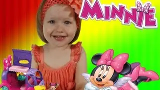 Mini mouse on the machine rolls your friend