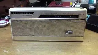 Vintage Standard Deluxe-8 transistor radio ca. 1962