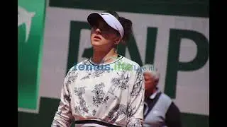 Andreescu gets through first round in Paris